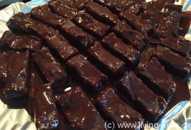 Mehr über den Artikel erfahren Low Carb Erdnuss Riegel – Einfacher, zuckerfreier Snack