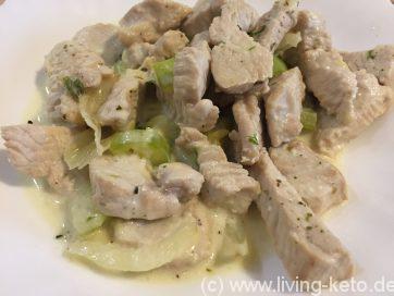 Mehr über den Artikel erfahren Putengeschnetzeltes Keto mit Fenchel und Zucchini