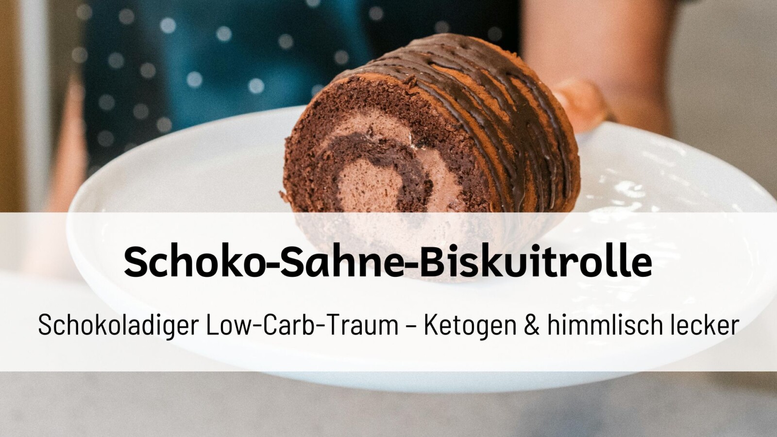 Du betrachtest gerade Schoko-Sahne-Biskuitrolle: Schokoladiger Low-Carb-Traum – himmlisch lecker