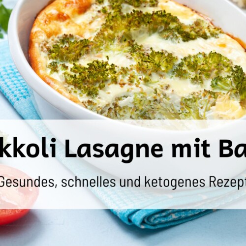 Köstliche Brokkoli-Lasagne mit Bacon in einer weißen Auflaufform – gesundes ketogenes Rezept.