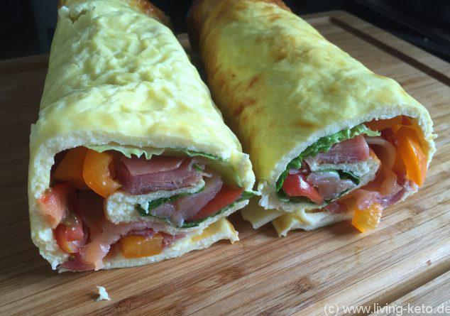 Keto Wraps mit Schinken und Käse – Wrap vorsichtig zusammenrollen
