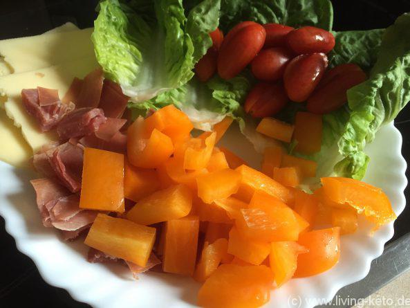 Keto Wraps mit Schinken und Käse – Zutaten für die Füllung vorbereiten