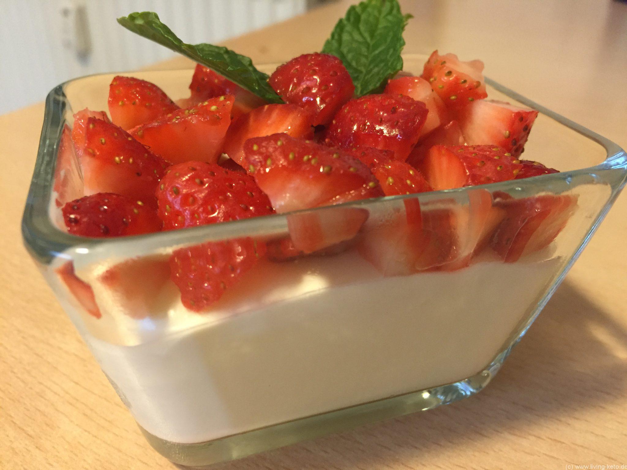 Mascarpone-Sahne-Dessert mit Erdbeeren | Ketogen Leben