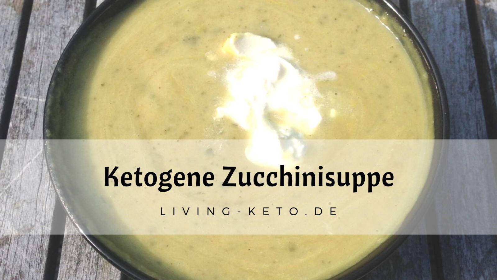 Du betrachtest gerade Ketogene Zucchinisuppe – Einfaches Low-Carb-Rezept für jede Jahreszeit