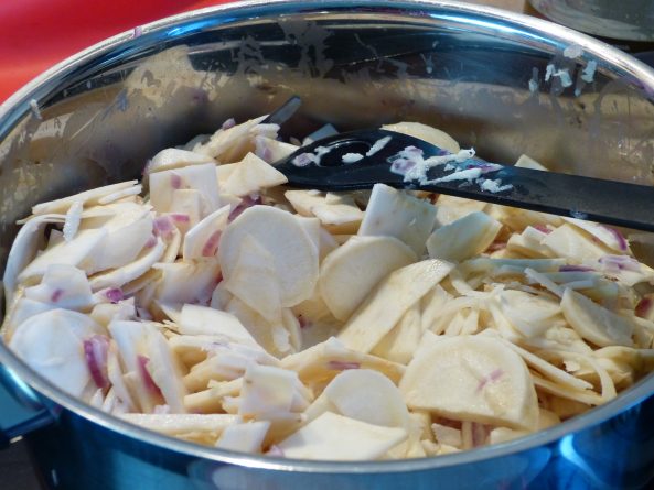 Petersilienwurzel Sellerie Auflauf Gemuese duensten