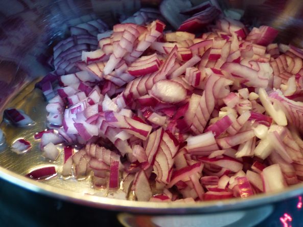 Petersilienwurzel Sellerie Auflauf Zwiebeln anbraten