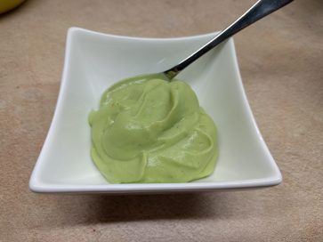 Mehr über den Artikel erfahren Avocado-Aioli – Perfekter ketogener Dip mit gesunden Fetten
