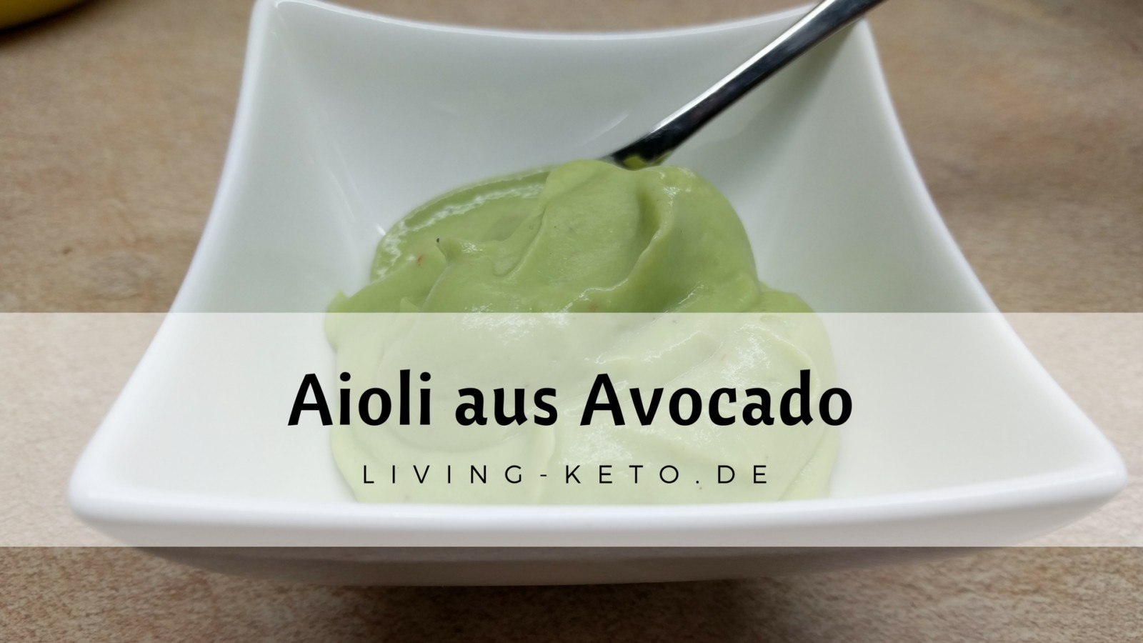 Du betrachtest gerade Avocado-Aioli – Der perfekte ketogene Dip für gesunde Fette