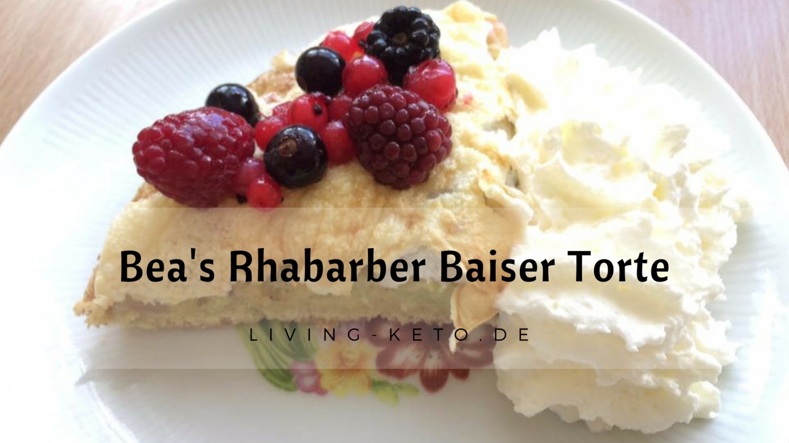 Du betrachtest gerade Rhabarber Baiser Torte: Genussvoll und leicht – auch bei Low Carb Ernährung