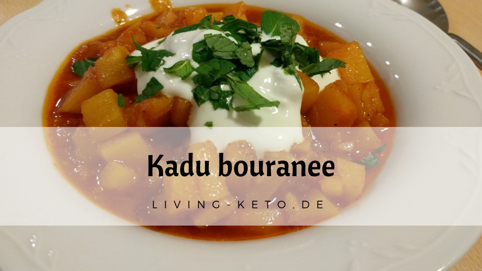 Du betrachtest gerade Kadu Bouranee Rezept – Afghanischer Kürbis mit Tomatensauce und Joghurtsauce