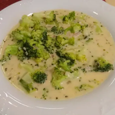 Brokkoli Cheddar Suppe