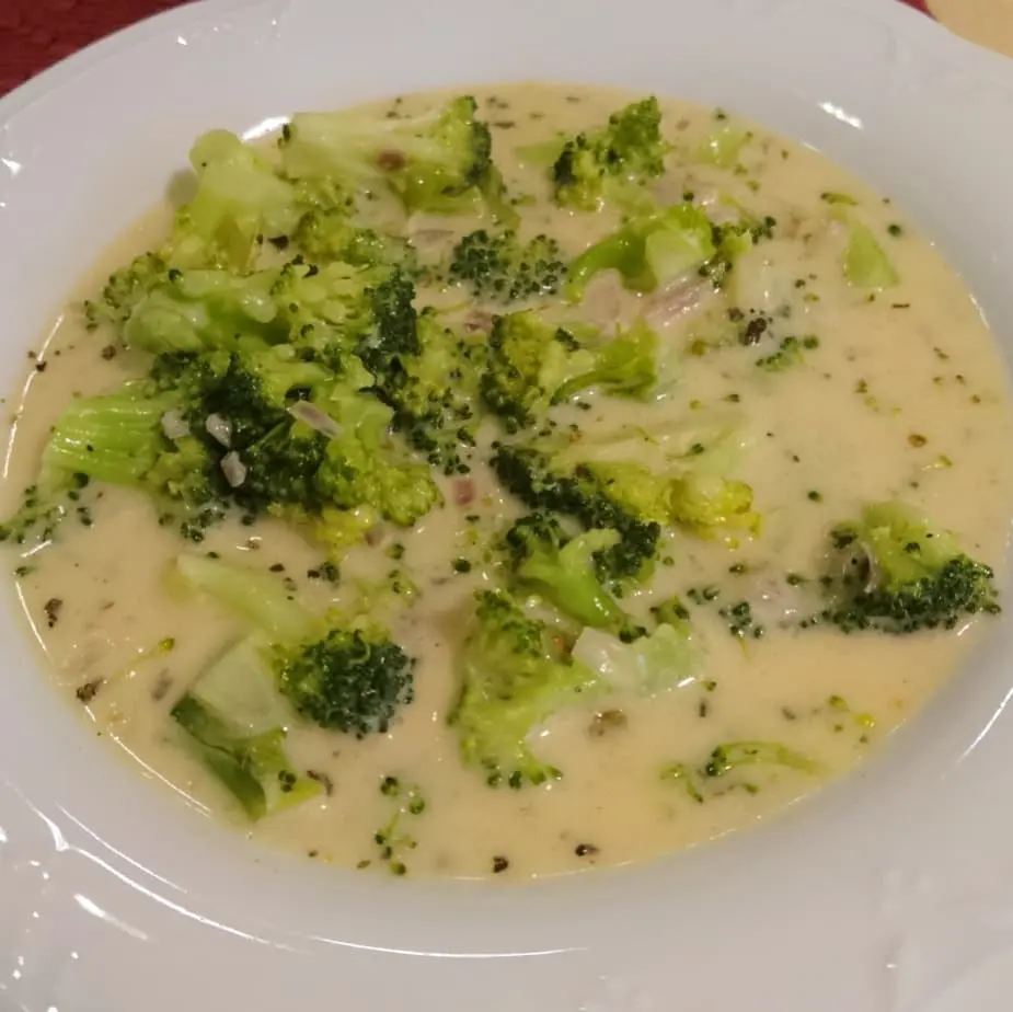 Brokkoli Cheddar Suppe