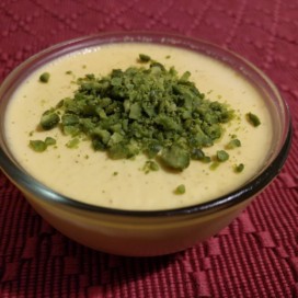 Mehr über den Artikel erfahren Ketogenes Safran Panna Cotta – Orientalischer Low-Carb Genuss
