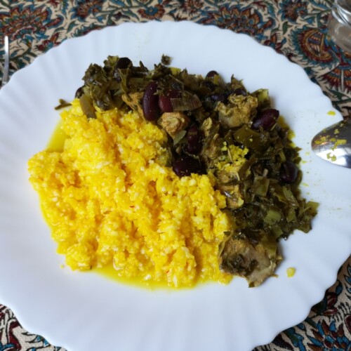 Ghormeh Sabzi serviert