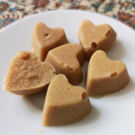 Mehr über den Artikel erfahren Halva – süße ketogene Fettbombe