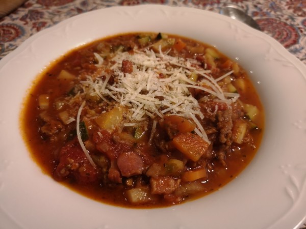 Ketogene Bolognese-Suppe