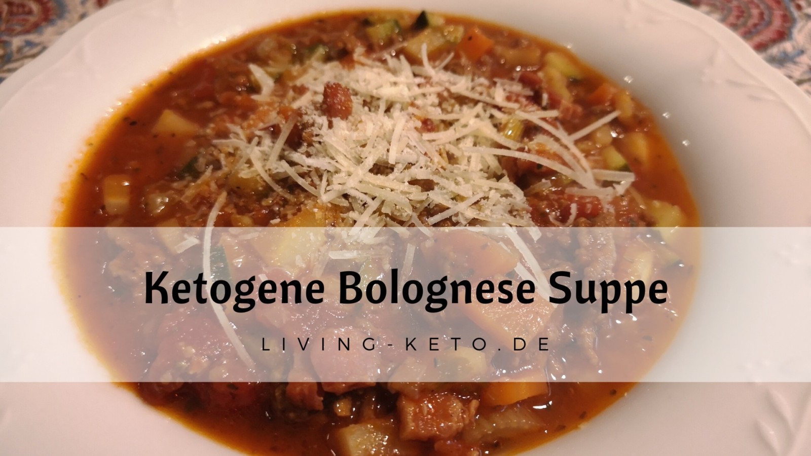 Du betrachtest gerade Keto Bolognese-Suppe: Ein herzhaftes Rezept für deine ketogene Ernährung