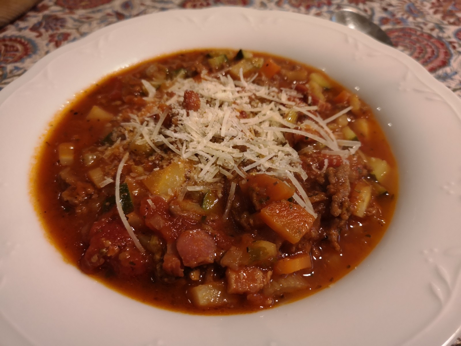 Ketogene Bolognese-Suppe