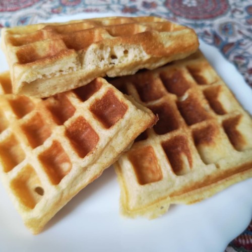 Drei fluffige Keto Waffeln