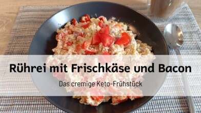 Mehr über den Artikel erfahren Rührei mit Frischkäse und Bacon – Das cremige Keto-Frühstück