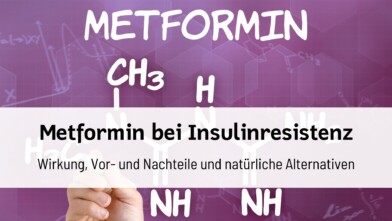 Darstellung von Metformin-Molekülstruktur mit Text „Metformin bei Insulinresistenz“ auf violettem Hintergrund.